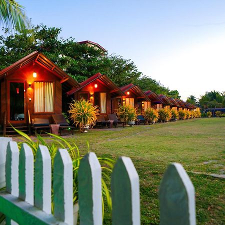 Jkab Beach Resort Trincomalee Exterior foto